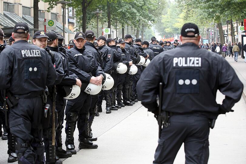Bei Protesten gegen Rechts kam es am Samstag in Hamburg zu Ausschreitungen!