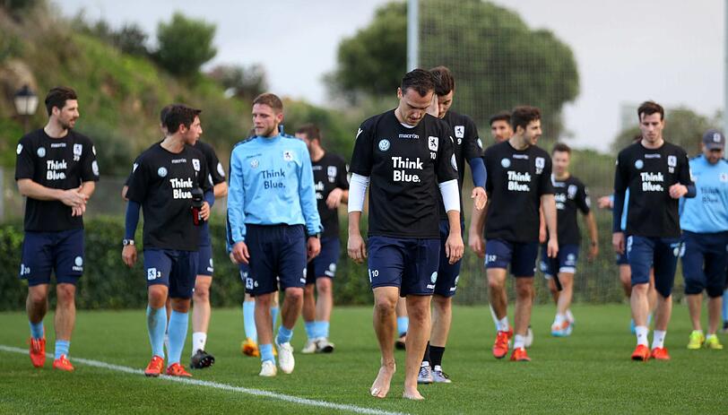 Vormittagstraining im Regen, Ankunft von Oberlöwe Peter Cassalette, kräfteraubender Zirkel am Nachmittag: Sehen Sie hier die Bilder vom dritten Tag des TSV 1860 in Estepona.