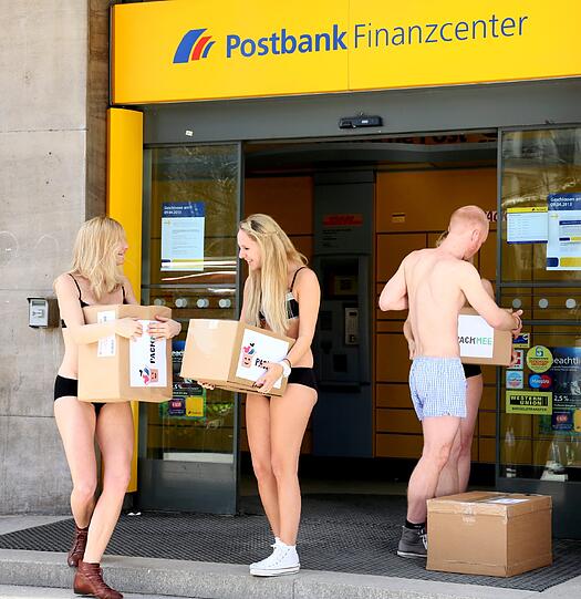 Packerl statt Container - die Aktion &bdquo;Packmee&ldquo; ruft zu Kleiderspenden über die Post auf. Wer altes Gewand für den guten Zweck weggeben will, schickt es an &bdquo;Packmee&ldquo;. Am Dienstag war das leider noch nicht möglich - zumindest nicht am Goetheplatz: Da hatte die Post nämlich zu.