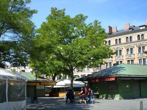 Ein Plätzchen unter der Sonne: Am Viktualienmarkt sind Münchens Feinschmecker an der richtigen Adresse.