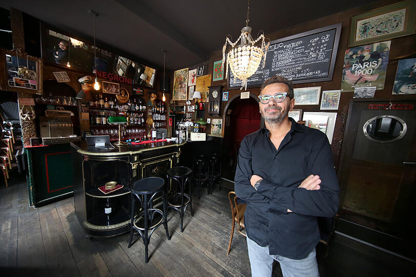 2. Marienstraße 2: "Freddie liebte Boazn", sagt Buchautor Bardola. Eine davon, das Petit Café, gibt es noch. Freddie Mercury feierte hier wilde Partys. Für geschlossene Gesellschaften zog er sich gerne ins Hinterzimmer zurück. Heute betreibt Massimo De Simone das Lokal.