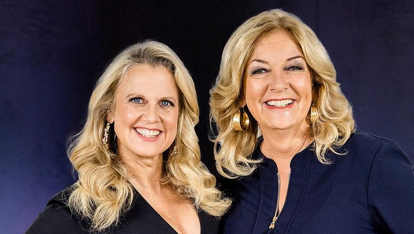 Barbara Sch&ouml;neberger (l.) und Bettina Tietjen moderieren am 9. Januar die "NDR Talk Show".