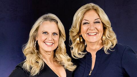 Barbara Sch&ouml;neberger (l.) und Bettina Tietjen moderieren am 9. Januar die "NDR Talk Show".