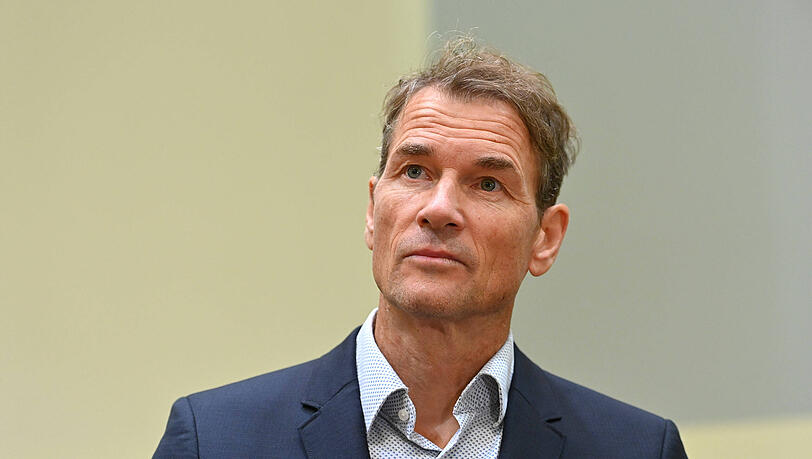 Ganz &uuml;berraschend schaltet sich Jens Lehmann (56) am Mittwochnachmittag per Video in den Sitzungssaal des Landgerichts II.