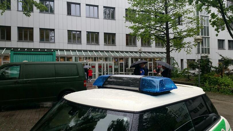 Polizeieinsatz wegen Amokalarm am Berufsschulzentrum Ostbahnhof.