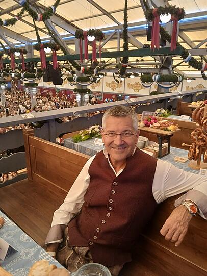 FC Bayern-Präsident Herbert Hainer in der Ratsboxe.