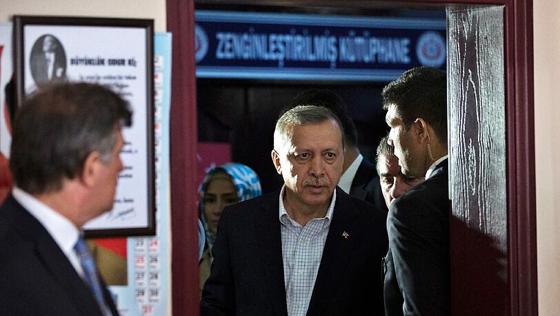 Seit mehr als zwölf Jahren droht der AKP um Erdogan der Verlust der absoluten Mehrheit. Seit mehr als zwölf Jahren droht der AKP um Erdogan der Verlust der absoluten Mehrheit.
