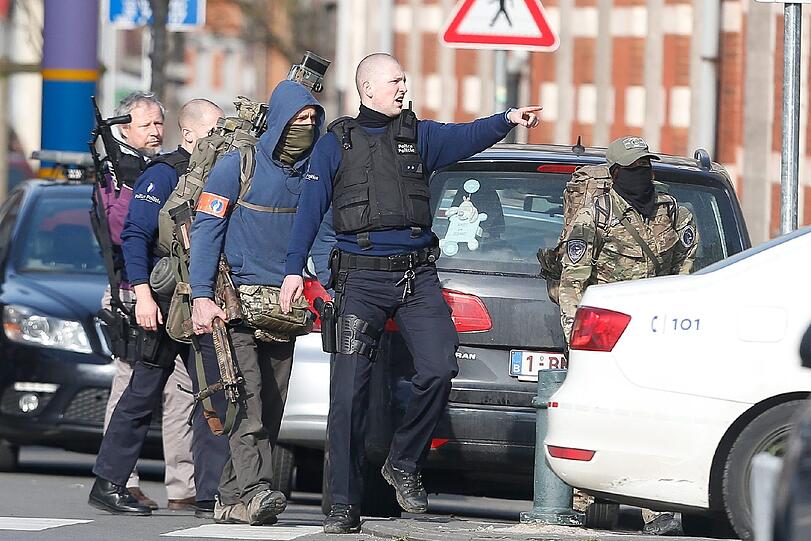 In Brüssel kam es zu einer Schießerei zwischen Polizisten und Terrorismusverdächtigen.