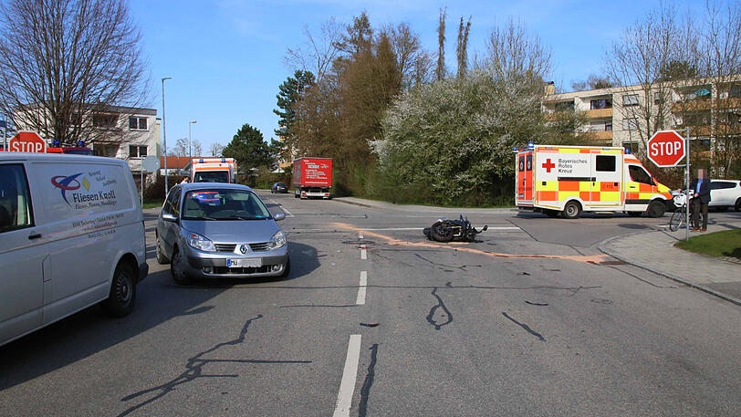 Die Renault-Fahrerin nahm dem Motorradfahrer die Vorfahrt. Der 30-Jährige starb an seinen schweren Verletzungen.