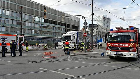 Aufgrund eines schweren Unfalls musste die Münchner Feuerwehr zu einem Großeinsatz am Hauptbahnhof ausrücken.