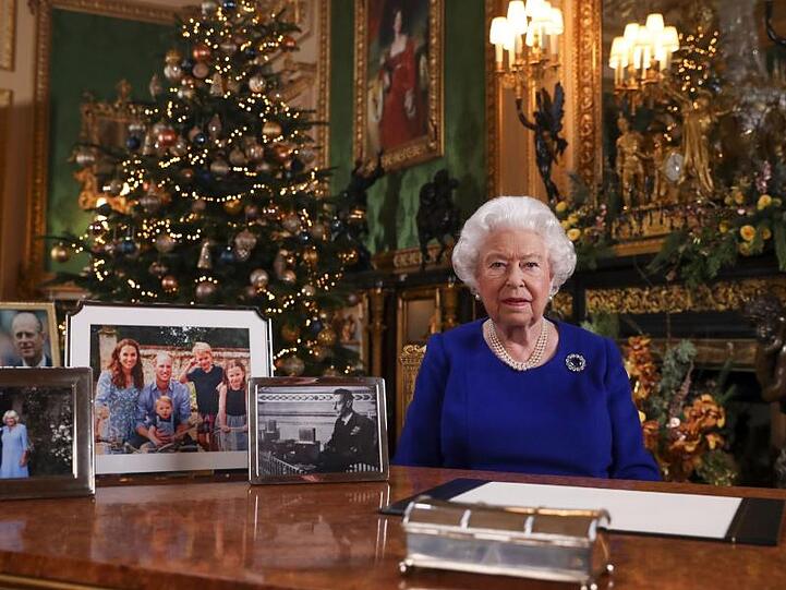 Die britische Königin Elizabeth II. während ihrer Weihnachtsansprache im Schloß Windsor.