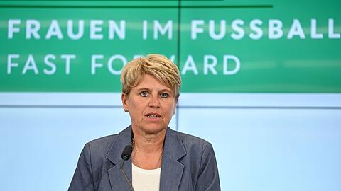 DFB-Koordinatorin Doris Fitschen stellt im DFB-Campus die erste Bilanz „Strategie Frauen im Fußball FF 27“ vor.