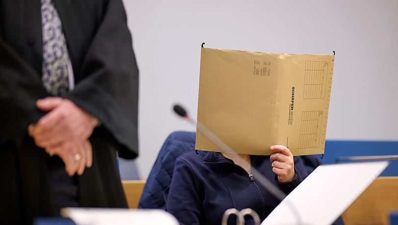 Die Anklage wirft einer Mutter vor, ihre Tochter jahrelang im Sauerland versteckt und isoliert zu haben. Nun wird das Urteil erwartet. (Archivbild)