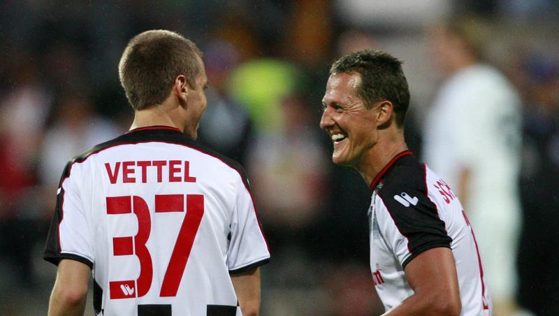 Letztes Jahr spielten Sebastian Vettel (li.) und Michael Schumacher noch gemeinsam Fußball. Nun sind sie Rivalen auf der Rennstrecke. Letztes Jahr spielten Sebastian Vettel (li.) und Michael Schumacher noch gemeinsam Fußball. Nun sind sie Rivalen auf der Rennstrecke.
