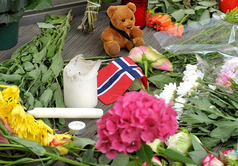 Ein Land trauert um seine toten Kinder. Norwegen steht nach den Doppel-Anschlägen unter Schock - die Bilder.