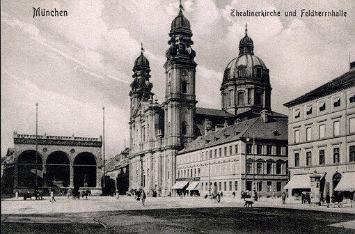 Der Odeonsplatz vor hundert Jahren . . .