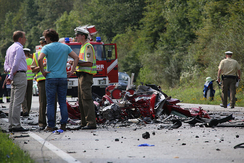 Weitere Bilder vom Verkehrsunfall auf der B12 bei Marktl und Simbach.