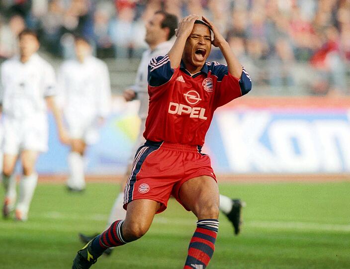 SAISON 1999:2000: Im anschließenden Gastspiel des 1. FC Kaiserslautern beim FC Bayern, konnte der Rekordmeister erneut keinen Dreier verbuchen. Stattdessen setzte es ein enttäuschendes 2:2-Remis.