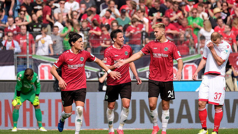 Hannover siegt 2:0 gegen Union Berlin. Hannover siegt 2:0 gegen Union Berlin.