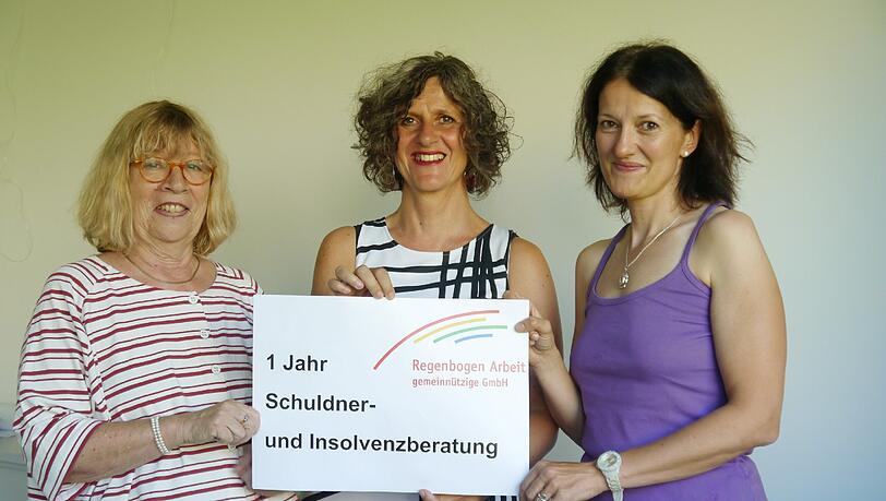Von links: Beraterin Sonja Auer, RBA-Geschäftsführerin Elke Seyband, Katja Dörig, Leiterin der Beratungsstelle. Von links: Beraterin Sonja Auer, RBA-Geschäftsführerin Elke Seyband, Katja Dörig, Leiterin der Beratungsstelle.