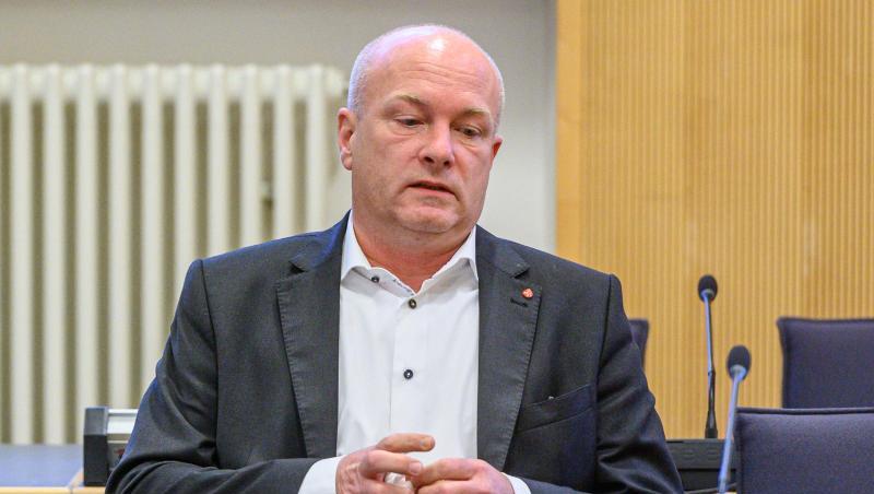 Joachim Wolbergs, suspendierter Oberbürgermeister von Regensburg, sitzt im Verhandlungssaal im Landgericht. Foto: Armin Weigel/dpa Joachim Wolbergs, suspendierter Oberbürgermeister von Regensburg, sitzt im Verhandlungssaal im Landgericht. Foto: Armin Weigel/dpa
