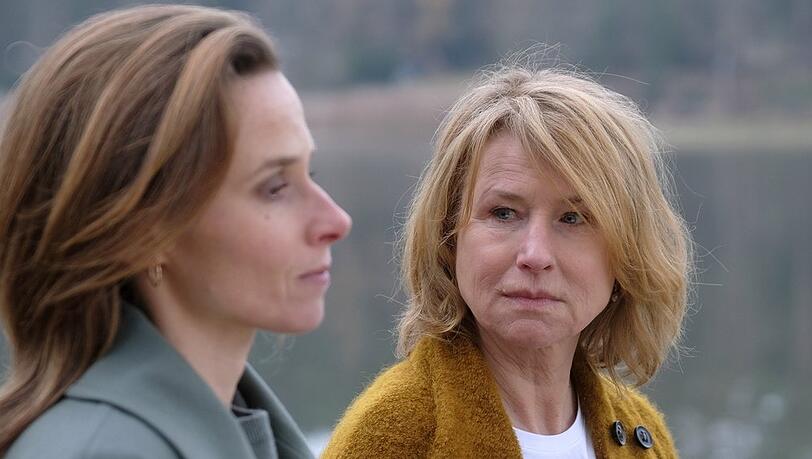 "Der neue Freund": Zwischen Johanna (Karin Hanczewski, l.) und ihrer Mutter Henriette (Corinna Harfouch) hat sich viel Unausgesprochenes aufgestaut.