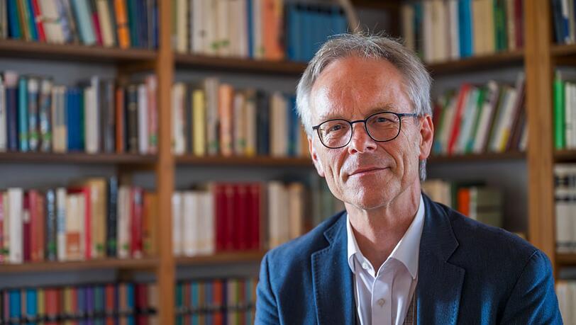 Der heutige Stiftungsdirektor Wolfgang Dinglreiter will die Vorwürfe aus der Vergangenheit aufarbeiten. Der heutige Stiftungsdirektor Wolfgang Dinglreiter will die Vorwürfe aus der Vergangenheit aufarbeiten.