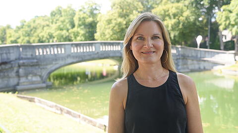 Leonie Lobinger lebt seit 26 Jahren im Stadtbezirk. Ein Jahr lang ist die gr&uuml;ne Lokalpolitikerin bereits Viertel-Chefin in Neuhausen-Nymphenburg. Jetzt wurde sie wiedergew&auml;hlt. Die 46-j&auml;hrige Anw&auml;ltin hat zwei Kinder.