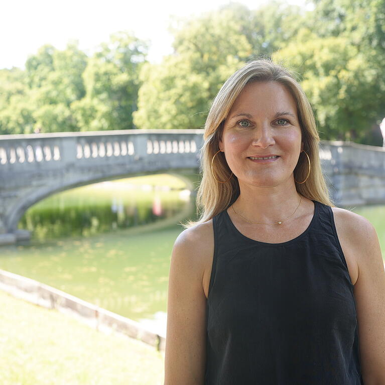Leonie Lobinger lebt seit 26 Jahren im Stadtbezirk. Ein Jahr lang ist die gr&uuml;ne Lokalpolitikerin bereits Viertel-Chefin in Neuhausen-Nymphenburg. Jetzt wurde sie wiedergew&auml;hlt. Die 46-j&auml;hrige Anw&auml;ltin hat zwei Kinder.