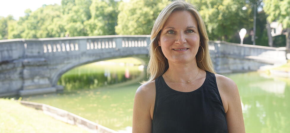 Leonie Lobinger lebt seit 26 Jahren im Stadtbezirk. Ein Jahr lang ist die gr&uuml;ne Lokalpolitikerin bereits Viertel-Chefin in Neuhausen-Nymphenburg. Jetzt wurde sie wiedergew&auml;hlt. Die 46-j&auml;hrige Anw&auml;ltin hat zwei Kinder.