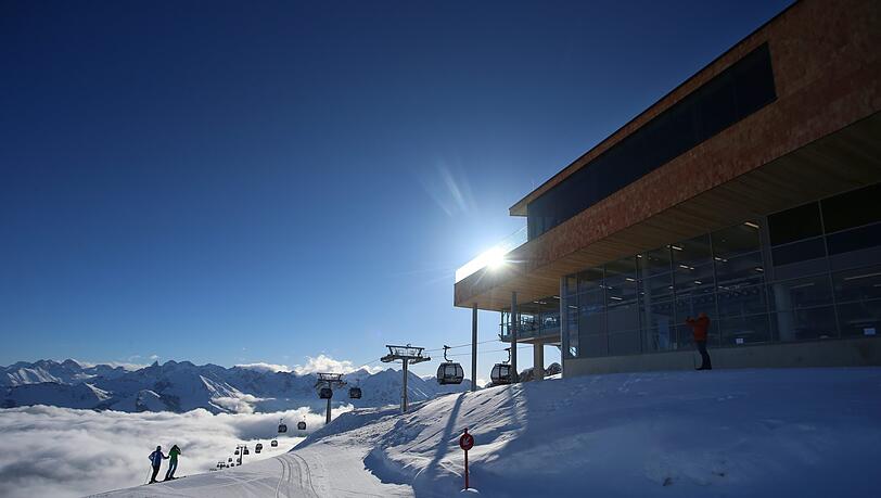 Im Skigebiet am Ifen (Österreich) ist am Sonntag ein Unfall passiert, bei dem ein Kind verletzt wurde. Im Skigebiet am Ifen (Österreich) ist am Sonntag ein Unfall passiert, bei dem ein Kind verletzt wurde.