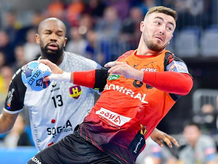 Beim Sieg gegen HBC Nantes war Rhein-Neckar Löwe Jannik Kohlbacher (r) Mann des Spiels.