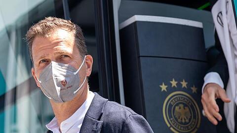 Oliver Bierhoff kündigt Gespräche mit der Lufthansa an.