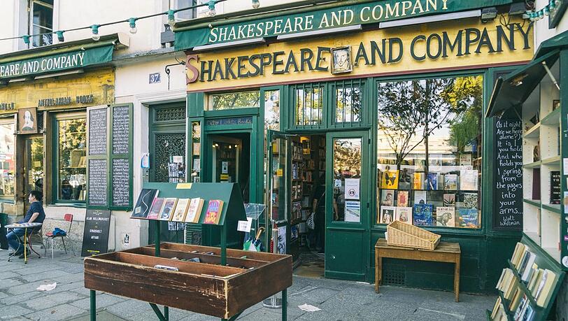 Die Buchhandlung „Shakespeare and company“ war ein literarischer Treffpunkt im Paris der 1920er Jahre. Eine Neugründung von 1960 führt ihre Tradition fort.