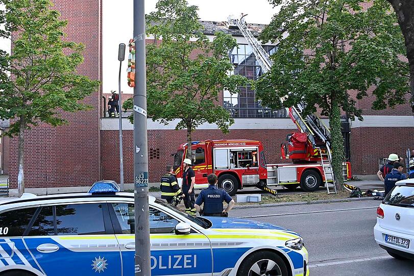 Am Samstag geriet ein Dachbereich der Kirche St. Helena in Untergiesing-Harlaching in Brand.