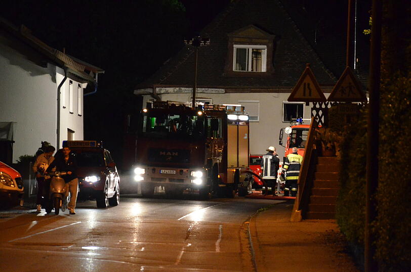 Schock in Vilsbiburg: In diesem Mehrfamilienhaus verbrannte einer Frau.