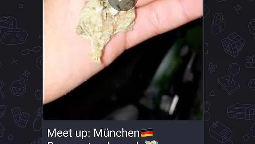 Auch Bilder von der Ware werden geteilt. Auch Bilder von der Ware werden geteilt.