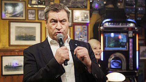 Markus Söder singt bei "Inas Nacht".
