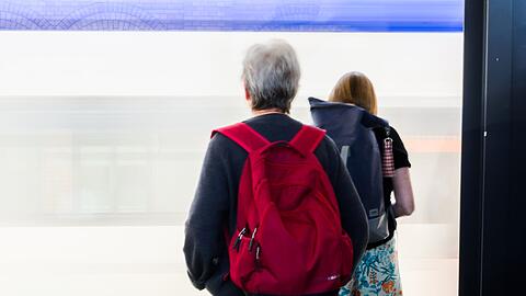 Viele Menschen sind auch im Rentenalter noch aktiv auf dem Arbeitsmarkt. (Symbolbild)