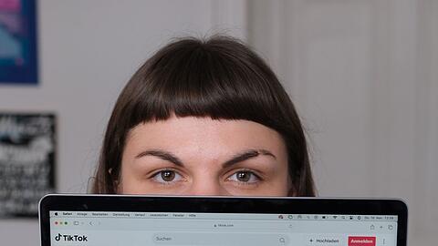 Susanne Siegert betreibt bei Instagram und Tiktok Accounts zur Erinnerungsarbeit. (Archivbild)