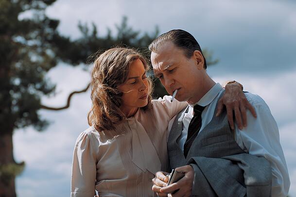 Martina Gedeck und Lars Eidinger in "Heimsuchung" von  Volker Schl&ouml;ndorff.