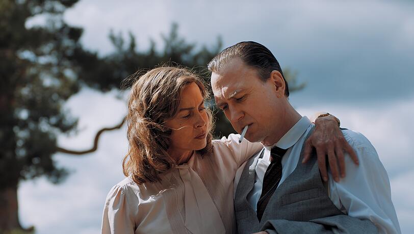 Martina Gedeck und Lars Eidinger in "Heimsuchung" von  Volker Schl&ouml;ndorff.