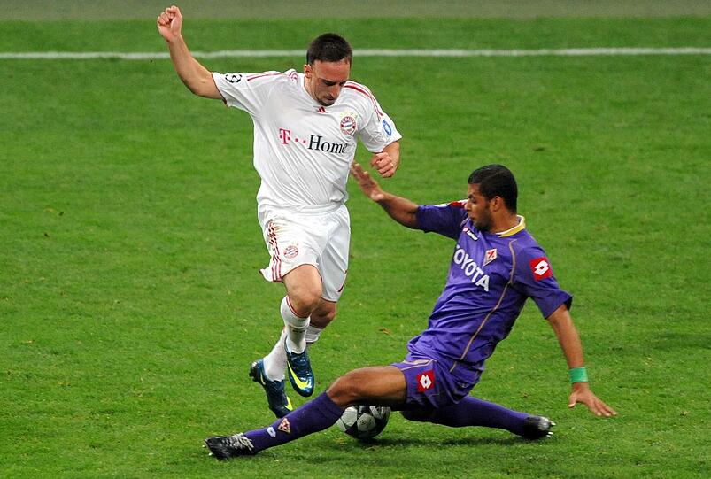 Ein Duell vom 3:0 im Gruppenspiel der letzten Champions-League-Saison zwischen Bayern und dem AC Florenz: Franck Ribéry (l.) gegen Felipe Melo (jetzt bei Juventus Turin).