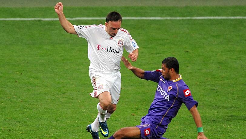 Ein Duell vom 3:0 im Gruppenspiel der letzten Champions-League-Saison zwischen Bayern und dem AC Florenz: Franck Ribéry (l.) gegen Felipe Melo (jetzt bei Juventus Turin). Ein Duell vom 3:0 im Gruppenspiel der letzten Champions-League-Saison zwischen Bayern und dem AC Florenz: Franck Ribéry (l.) gegen Felipe Melo (jetzt bei Juventus Turin).