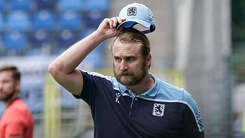 Muss derzeit auf fünf Leistungsträger verzichten: Löwen-Trainer Daniel Bierofka.