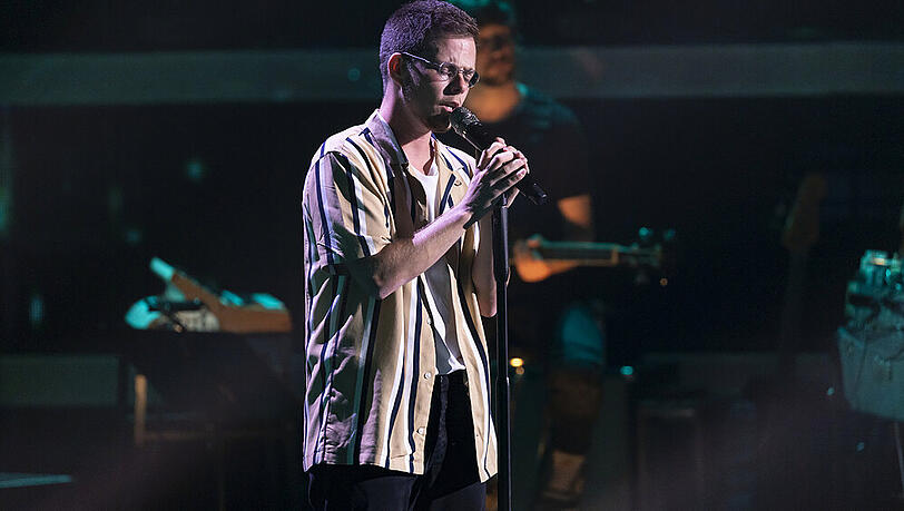 George auf der "The Voice of Germany"-Bühne. George auf der "The Voice of Germany"-Bühne.