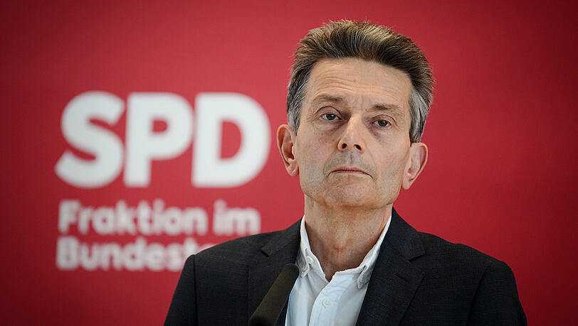 Rolf Mützenich, Vorsitzender der SPD-Bundestagsfraktion, am Rande einer Bundestagsfraktionssitzung seiner Partei. (Archivbild)