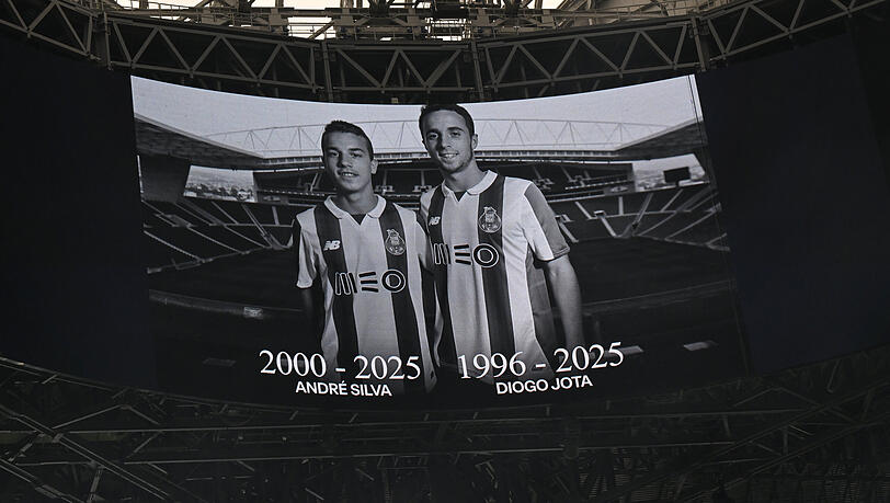 Schreckliche Tragödie: Vergangene Woche verunglückte Diogo Jota (r.) gemeinsam mit seinem jüngeren Bruder André Silva in Spanien bei einem Autounfall. Schreckliche Tragödie: Vergangene Woche verunglückte Diogo Jota (r.) gemeinsam mit seinem jüngeren Bruder André Silva in Spanien bei einem Autounfall.