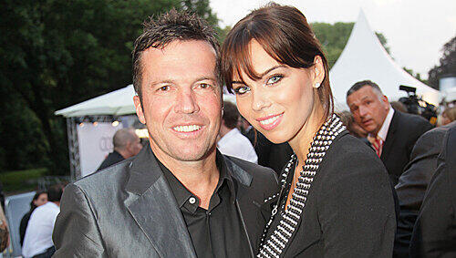 Eigentlich war alles vorbei: Lothar Matthäus und seine Frau Lilly lieben sich jetzt doch wieder. In Mailand feiern sie ihr Happy End mit viel Champagner. Eigentlich war alles vorbei: Lothar Matthäus und seine Frau Lilly lieben sich jetzt doch wieder. In Mailand feiern sie ihr Happy End mit viel Champagner.