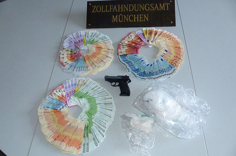 Die Zollfahnder stellten 600 Gramm Kokain und 50.000 Euro Bargeld sicher.